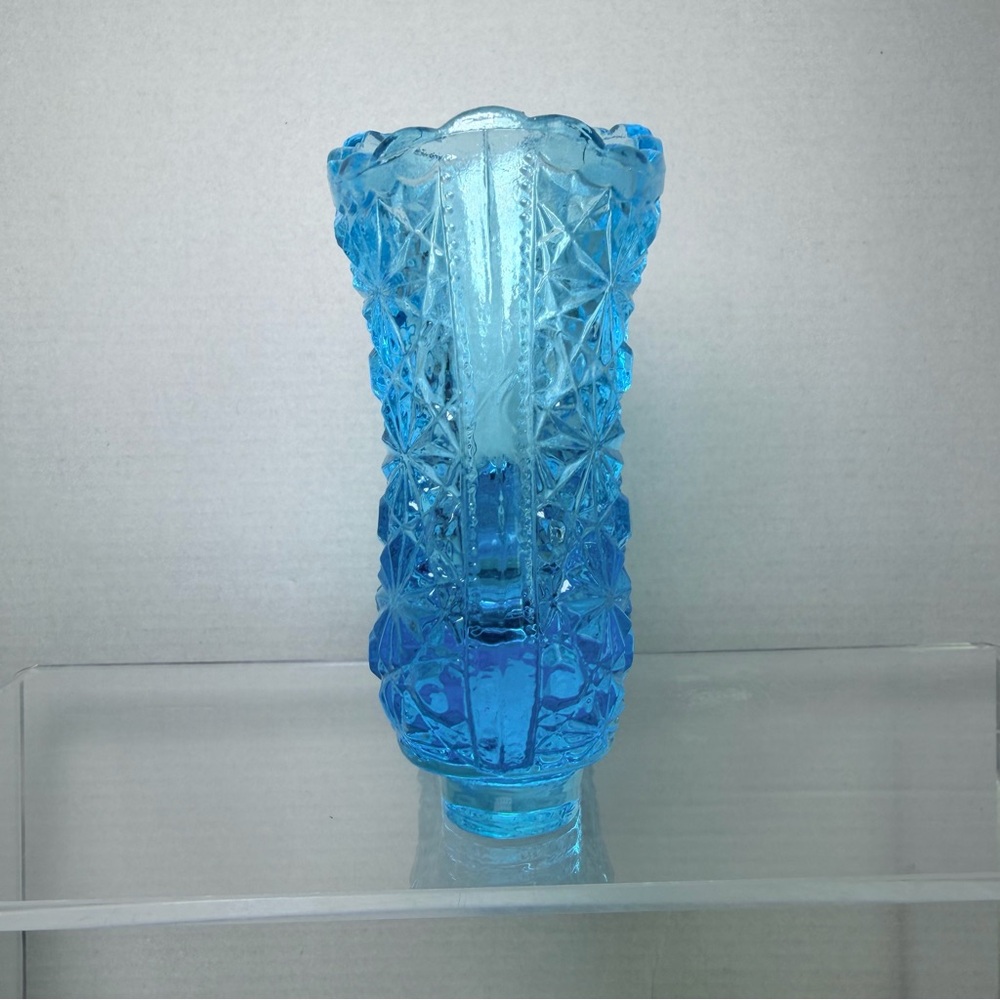 Vintage Fenton Lt. Blue Daisy & Button Pressed Glass Boot Figurine 1967-75 - Picture 3 of 6